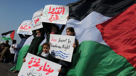 وقفة بغزة تطالب بكسر الحصار وتدشين ميناء بحري