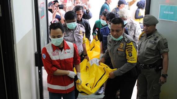 مصرع 27 شخصا وإصابة 16 آخرين إثر حادث سير بأندونيسيا