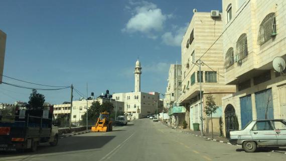 الضفة الغربية في أول يوم منع التجول منعًا لتفشي فيروس