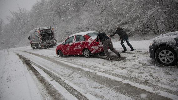 تساقط كثيف للثلوج بمدينة ناجيكانيزسا جنوب غرب المجر