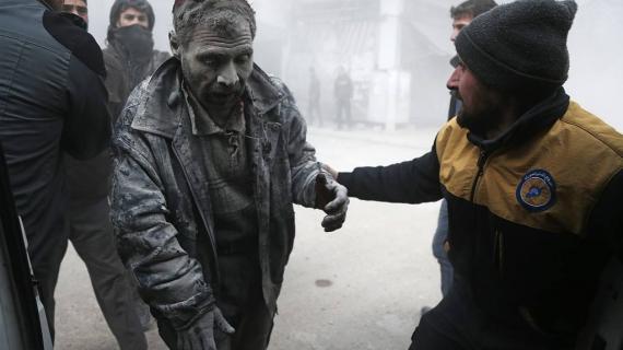 مشاهد مؤثرة لضحايا الغارات الجوية المتواصلة على الغوطة الشرقية بريف دمشق