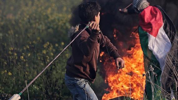 مواجهات بين الشبان الفلسطينيين وقوات الاحتلال بالضفة وغزة