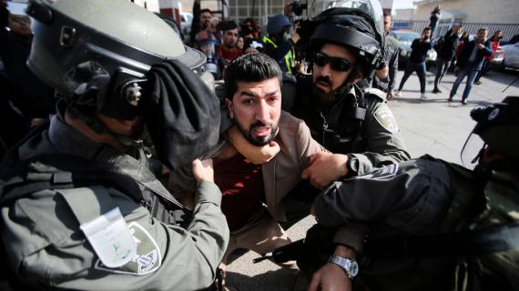 بيت لحم: إصابات واعتقالات خلال قمع الاحتلال وقفة تضامنية مع الصحفي معاذ عمارنة