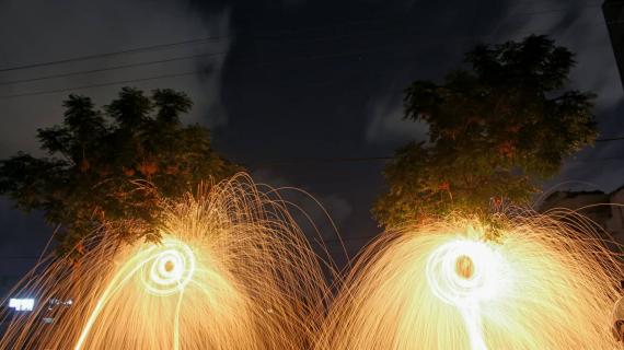 اللهو في شوارع غزة في شهر رمضان المبارك