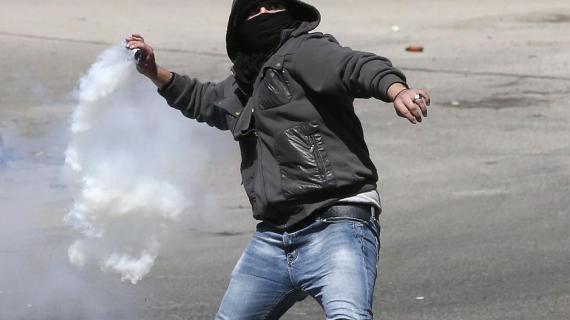 مواجهات في الخليل غضبا للمجزرة التي ارتكبها الاحتلال بحق مسيرة العودة