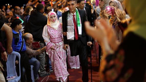 حفل زفاف لـ 19 من جرحى العدوان على قطاع غزة برعاية من الامارات.