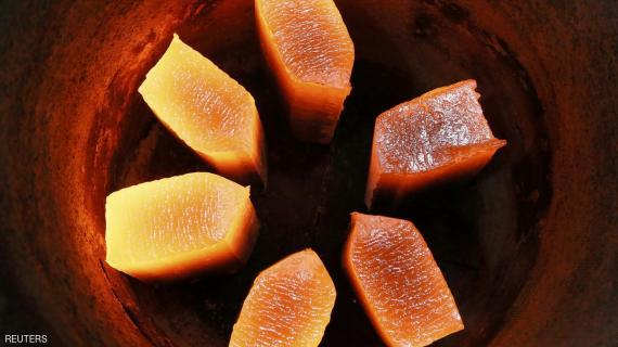 صناعة معدن البلاتين في روسيا والذي يستخدم في المجوهرات والأدوات الجراحية وغيرها