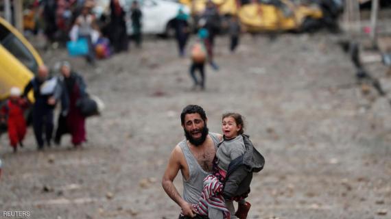 عشرات العائلات تواصل النزوح من الموصل العراقية في ظل استمرار المعارك بين القوات العراقية وتنظيم الدولة