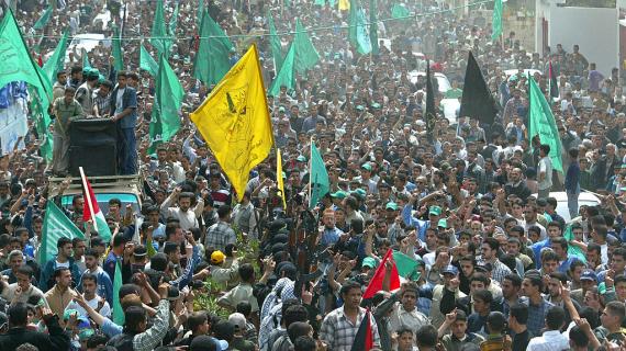 أرشيف: جنازة الشهيد عبد العزيز الرنتيسي أحد مؤسسي حماس في الذكرى الـ(13) لرحيله