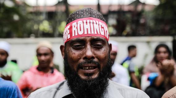 الماليزيون يتضرعون إلى الله بالدعاء لنصرة الروهينغا