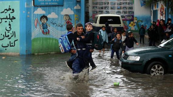 من أجواء المنخفض الجوي في قطاع غزة، اليوم.