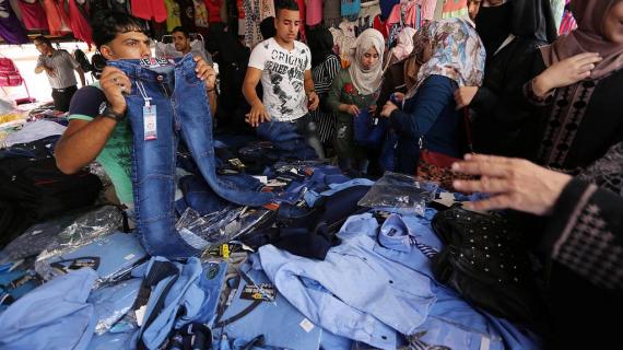 استعدادات الأهالي في غزة مع اقتراب موعد بداية العام الدراسي الجديد