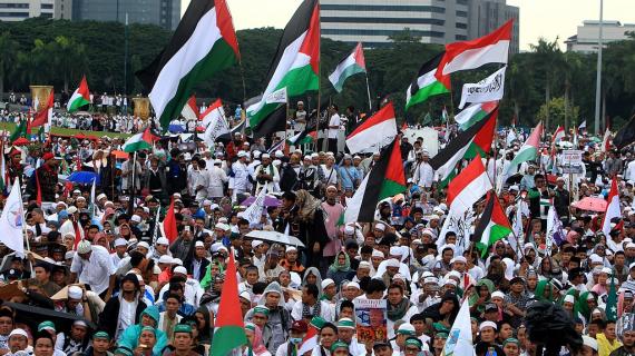 مليونية حاشدة بإندونيسيا رفضا لقرار ترامب