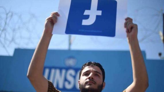 وقفة احتجاجية أمام مقر الأمم المتحدة بغزة رفضا لإجراءات فيس بوك بحق المحتوى الفلسطيني