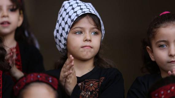 أطفال يشاركون في مهرجان لتراث الآباء والأجداد في غزة