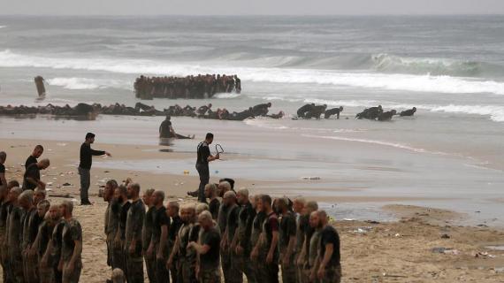 تدريبات لوزارة الداخلية على شاطئ بحر غزة