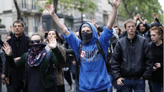 مظاهرات في العاصمة الفرنسية باريس ضد خطط الرئيس المنتخب إيمانويل ماكرون