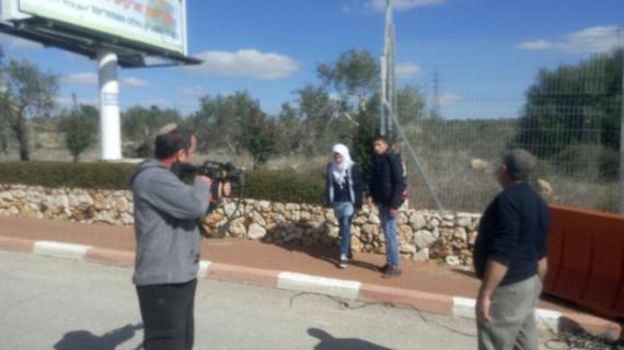 قوات الاحتلال تعتقل فتاة وفتى وهما عائدان من المدرسة قرب بوابة مستوطنة "كرني شمرون"