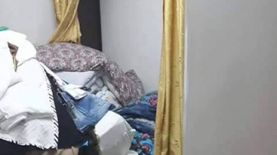 قوات الاحتلال اقتحمت فجر اليوم منازل المواطنين في مدينة الخليل وعاثت بها خرابًا