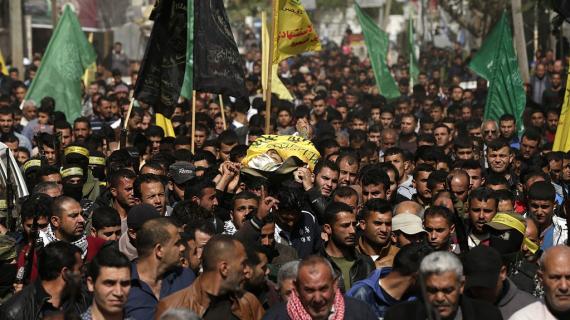 غزة تشييع جثامين شهداء اليوم الأول لمسيرة العودة الكبرى