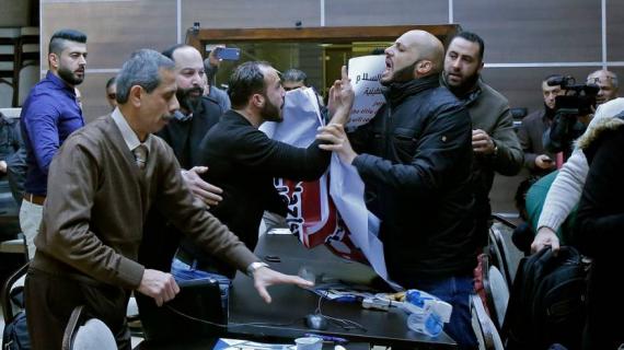 فلسطينيون يطردون وفدا امريكيا من غرفة تجارة وصناعة بيت لحم