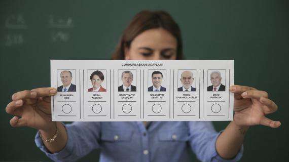 انطلاق عملية الاقتراع في الانتخابات الرئاسية والبرلمانية بتركيا