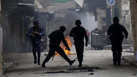 مقتل سيدة وإصابة ثلاثة من عناصر أجهزة السلطة في اشتباكات مع مسلحين في نابلس