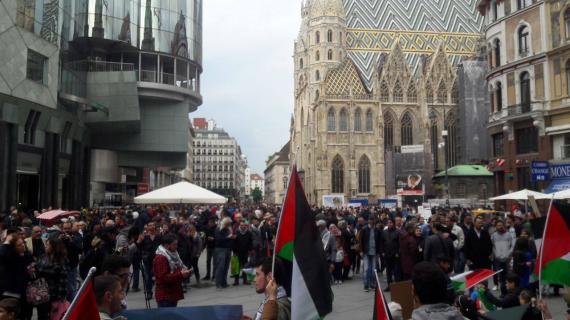 وقفة في النمسا تضامنا مع الأسرى الفلسطينيين المضربين عن الطعام في سجون الاحتلال