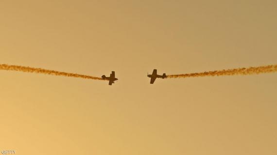 صور لحركات أستعراضية نفذها طيارون مدنيون وعسكريونخلال عرض جوي بمدينة أفالون في أستراليا