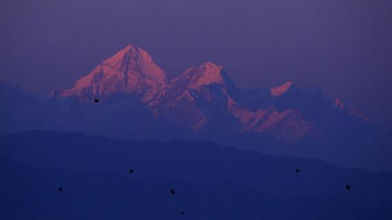 الجبال في نيبال .. مناظر خلابة