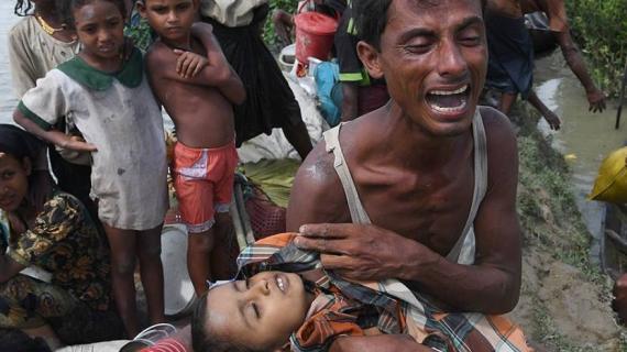 استمرار تدفق لاجئي الروهينغا إلى بنغلاديش حاملين معهم جثث عائلاتهم