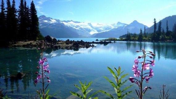 بحيرة غاريبالدي الرائعة التي تقع في كندا