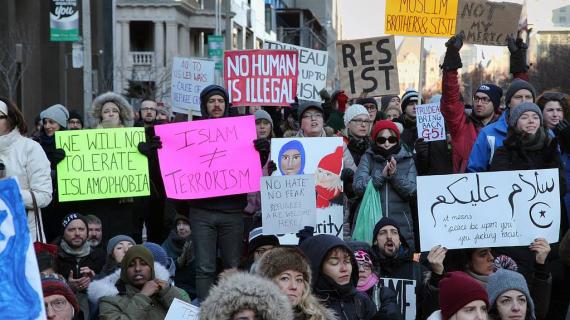 تظاهرات في كندا تنديدا بقرارات ترامب المتعلقة بمنع دول إسلامية من دخول الولايات المتحدة