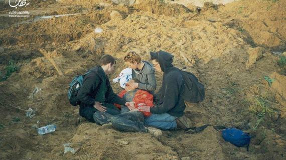 الذكرى الـ 14 على مقتل الناشطة الأمريكية #راشيل_كوري دهسا بجرافة إسرائيلية عام 2003