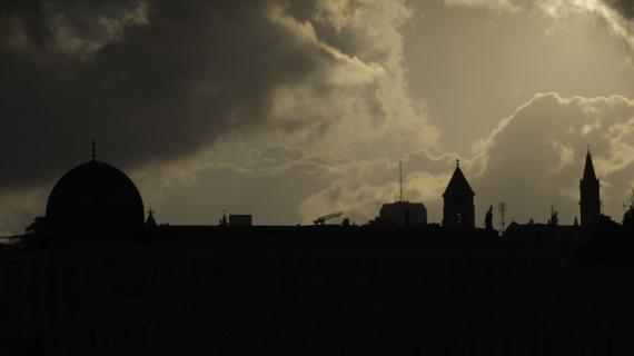 القدس مساء أمس