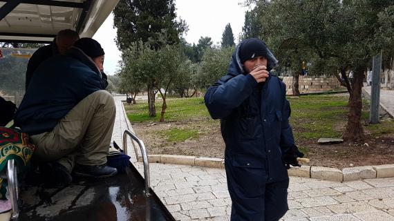 حراس المسجد الأقصى المبارك في ظل الأجواء الماطرة