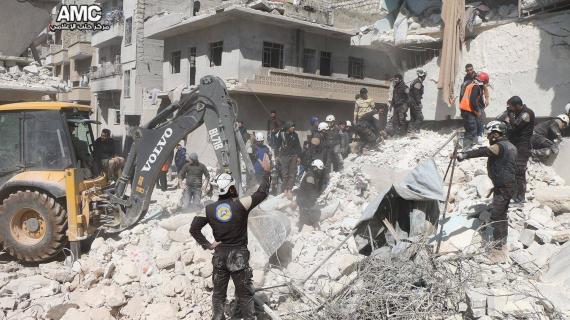 الطائرات الحربية تقصف مدينة إدلب صباح اليوم وتُخلف دماراً واسعاً