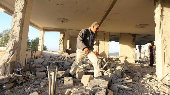 قوات الاحتلال تهدم منزل عائلة الشهيد نمر الجمل في القدس المحتلة