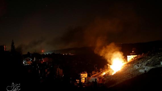 قصف صاروخي وتجريف لمنزل الشهيد القسامي محمد الفقيه في الخليل