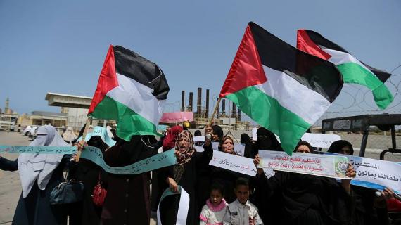 وقفة أمام شركة الكهرباء في غزة تنديدا باستمرار الأزمة ومطالبة بإيجاد حلولا لها