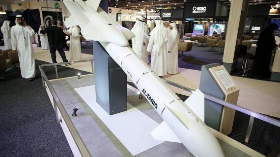 الإمارات تعقد صفقات بـ1.2 مليار دولار في أول يوم لافتتاح معرض الدفاع الدولي "آيدكس 2017"