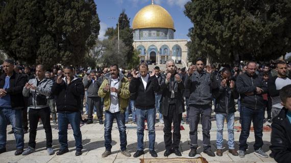 40 ألف مصلٍّ يؤدون صلاة الجمعة بالمسجد الأقصى