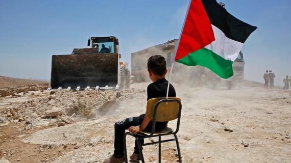 قوات الاحتلال تهدم مدرسة خلة الضبع في مدينة يطا قرب الخليل