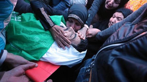 غزة تودع شهيدا جمعة "المسيرات خيارنا"