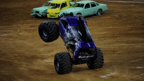 صور من  "مونسترجام" أحد أهم العروض الترفيهية الخاصة بالشاحنات العملاقة على مستوى العالم في استاد الملك فهد بالرياض