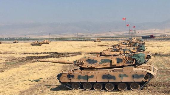 صور من المناورات العسكرية التي يجريها الجيش التركي في ولاية شرناق جنوب شرقي البلاد على الحدود المتاخمة للعراق