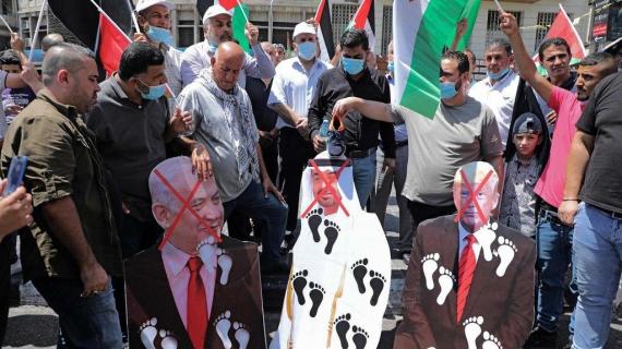 وقفات غاضبة تنديدًا بتوقيع اتفاق العار بين الاحتلال الاسرائيلي والنظام الإماراتي