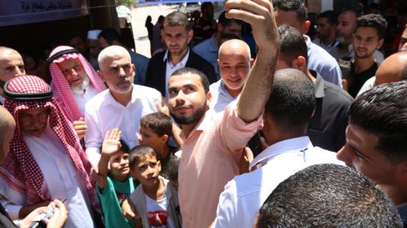 بمشاركة هنية والسنوار.. حماس تدشن أكبر حملة زيارات في قطاع غزة