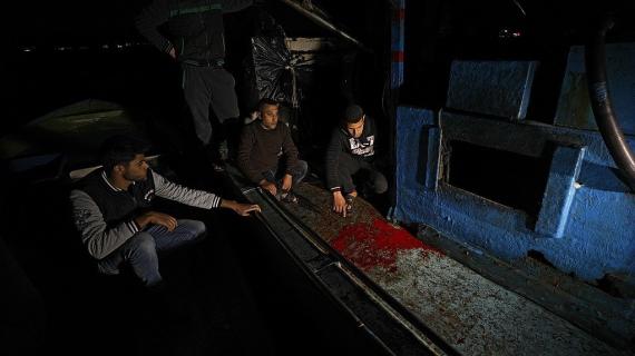 آثار "جريمة بحر غزة" التي ارتكبها الاحتلال بحق ثلاثة صيادين فلسطينيين