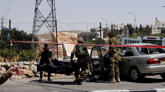 استشهاد فلسطيني وإصابة جنديين إسرائيليين في عملية دهس بالخليل